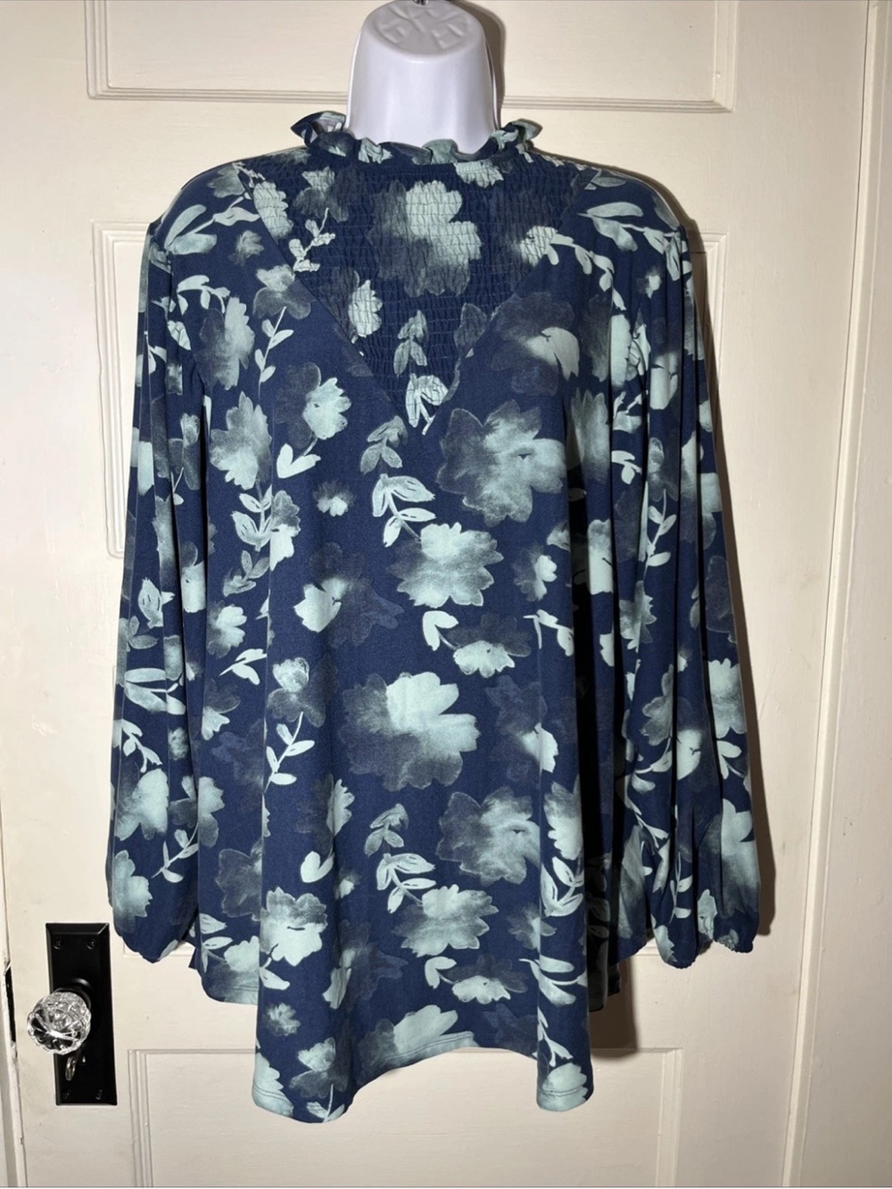 Women’s Shirt Size Small LuLaRoe Clara Green Floral Ruffled Neckline Tunic NWT